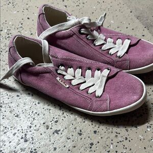 Women's Pink Sneakers